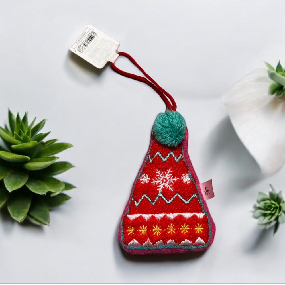 🎉HP🎉 Wondershop fuzzy winter hat ornament NWT